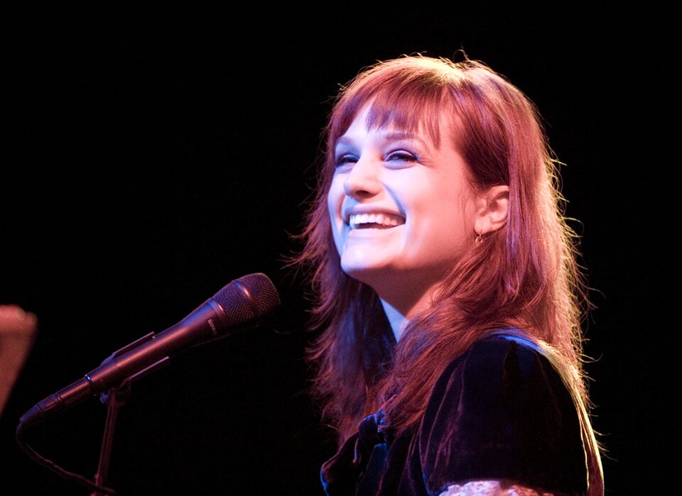 Alison Sudol, Chanteur