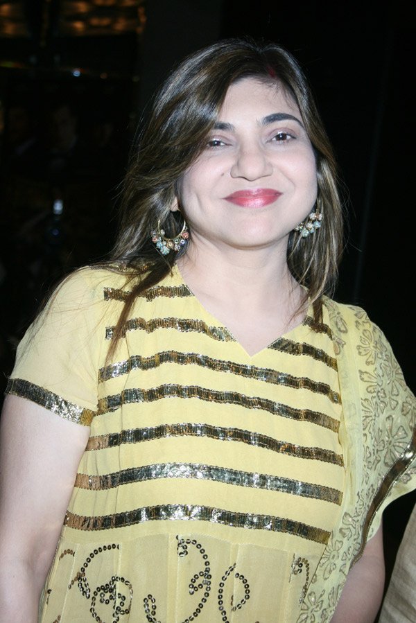 Alka Yagnik, Chanteur