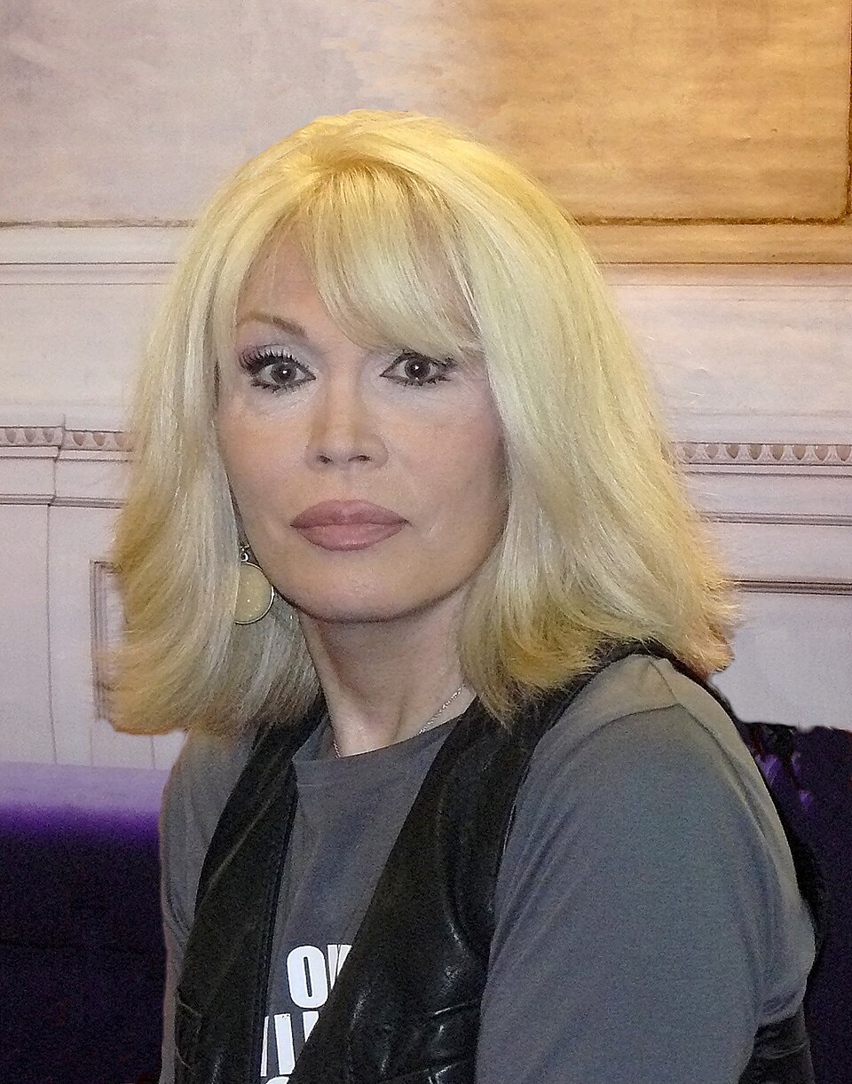 Amanda Lear, Chanteur