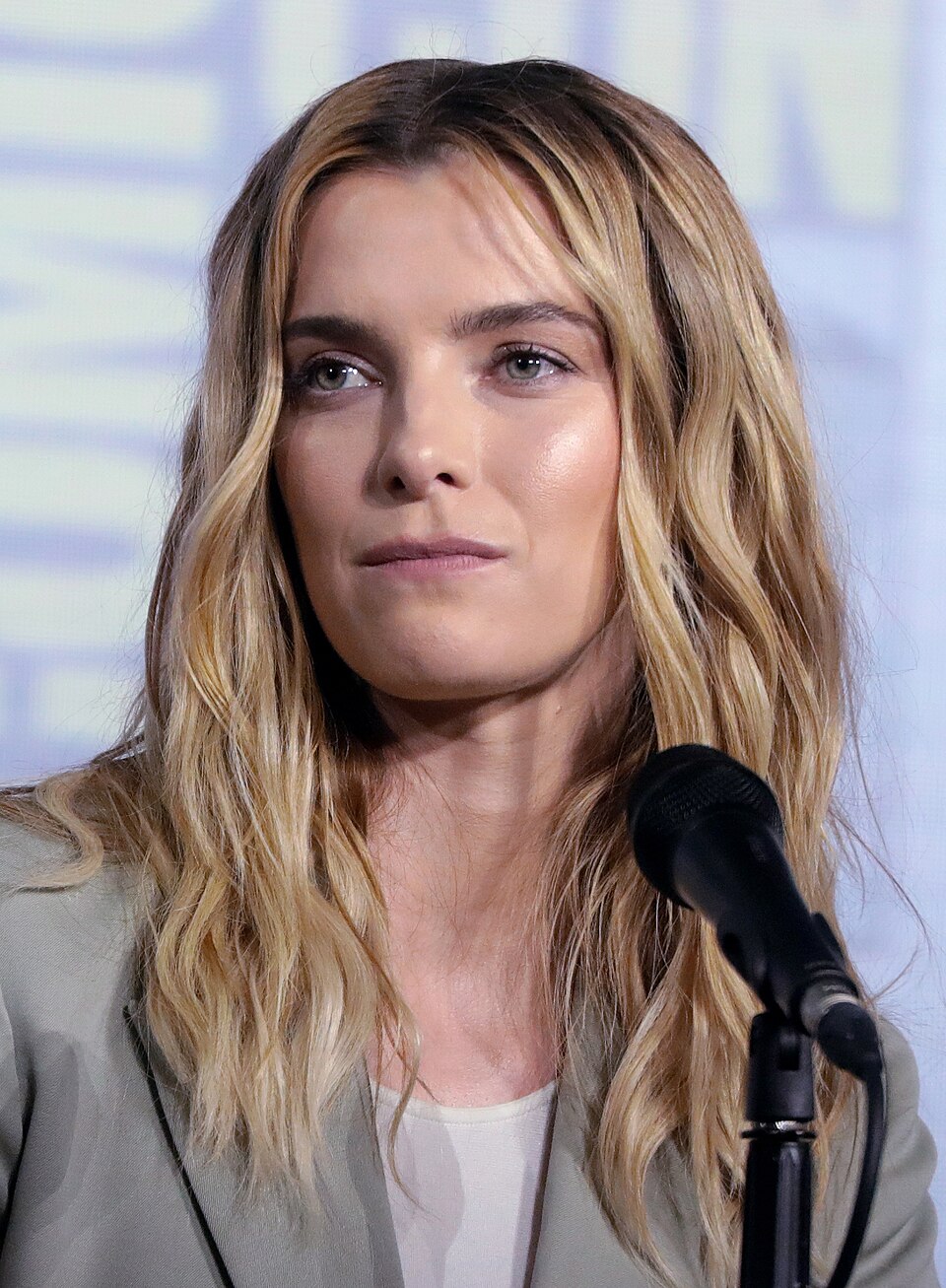 Betty Gilpin, Acteur