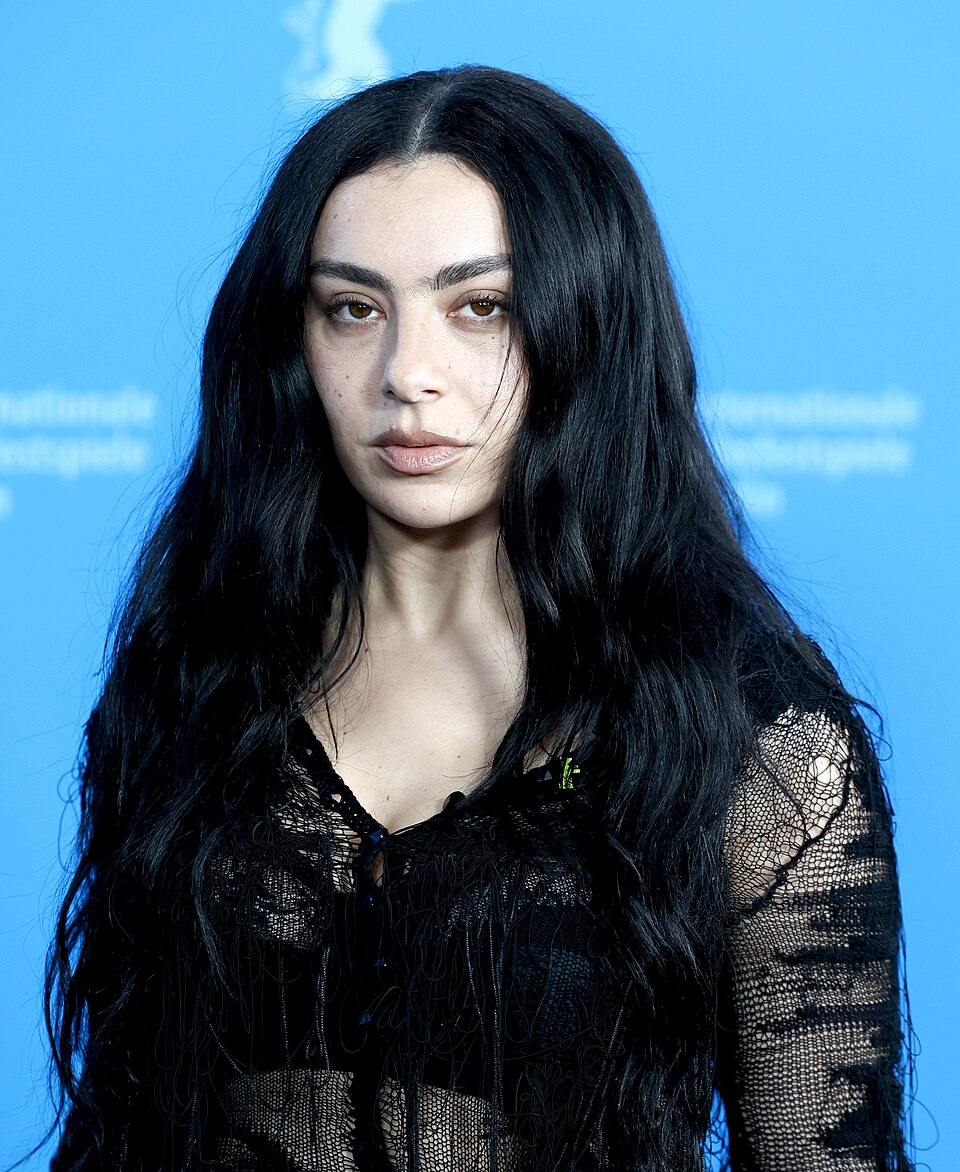 Charli XCX, Chanteur