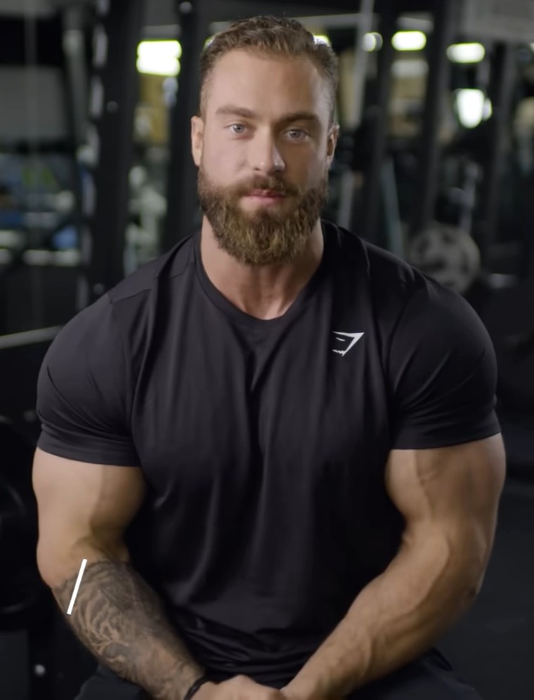 Chris Bumstead, Sportif