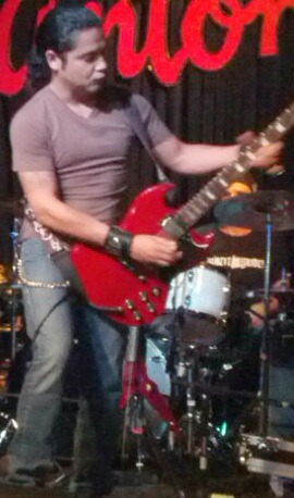 Chris Pérez, Musicien