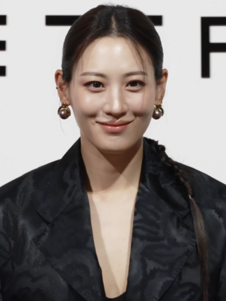 Claudia Kim