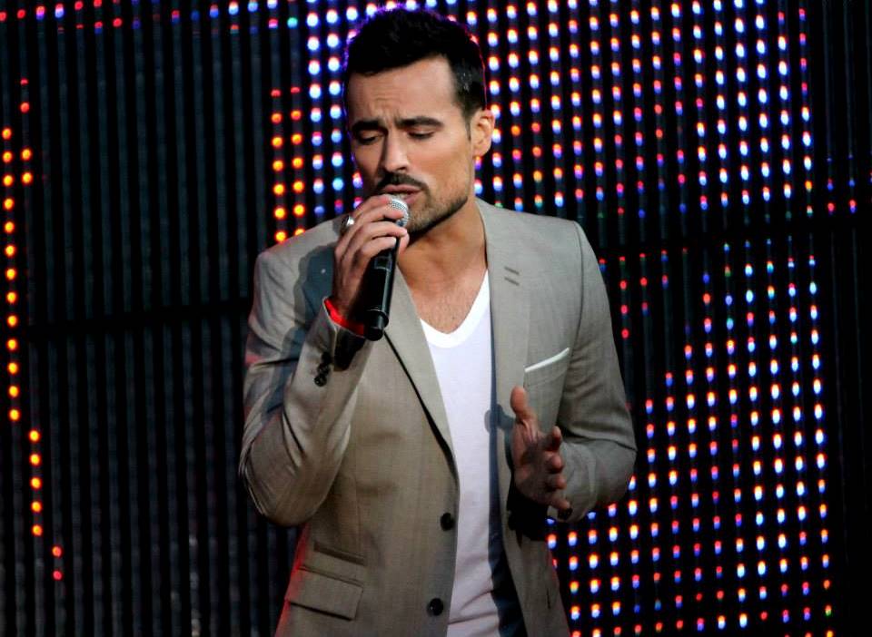 Damien Sargue, Chanteur