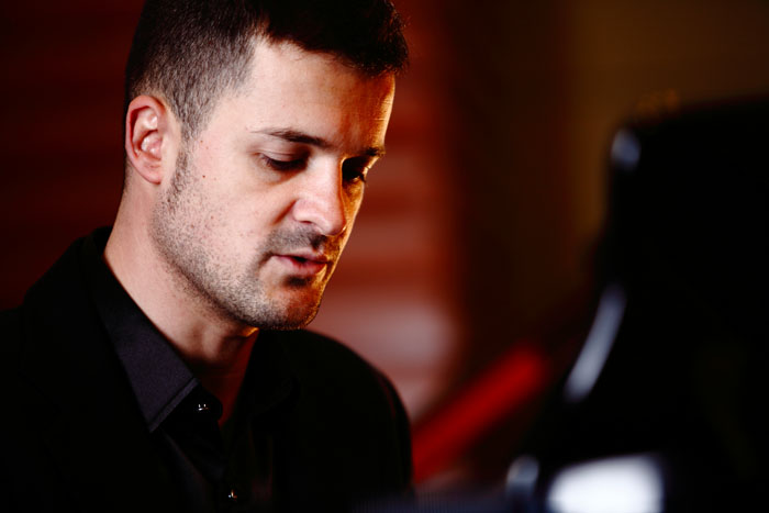 Dantes Dai Liang, Chanteur