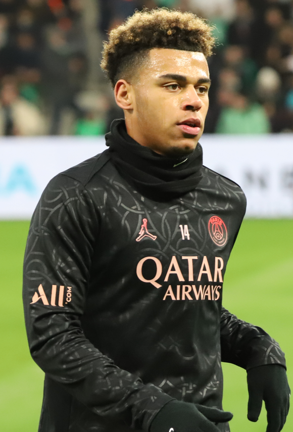 Désiré Doué, Footballeur