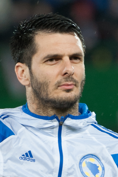 Emir Spahić, Footballeur