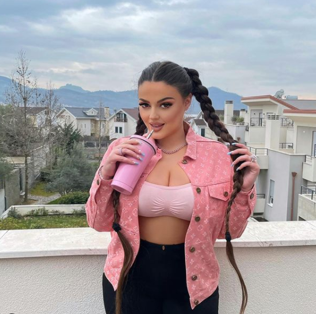 Enca Haxhia, Chanteur