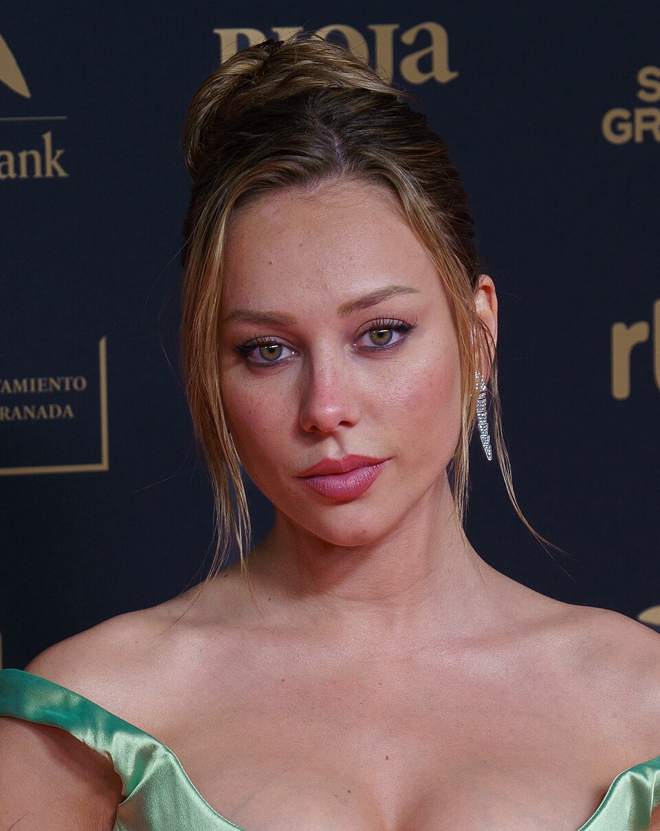 Ester Expósito, Acteur