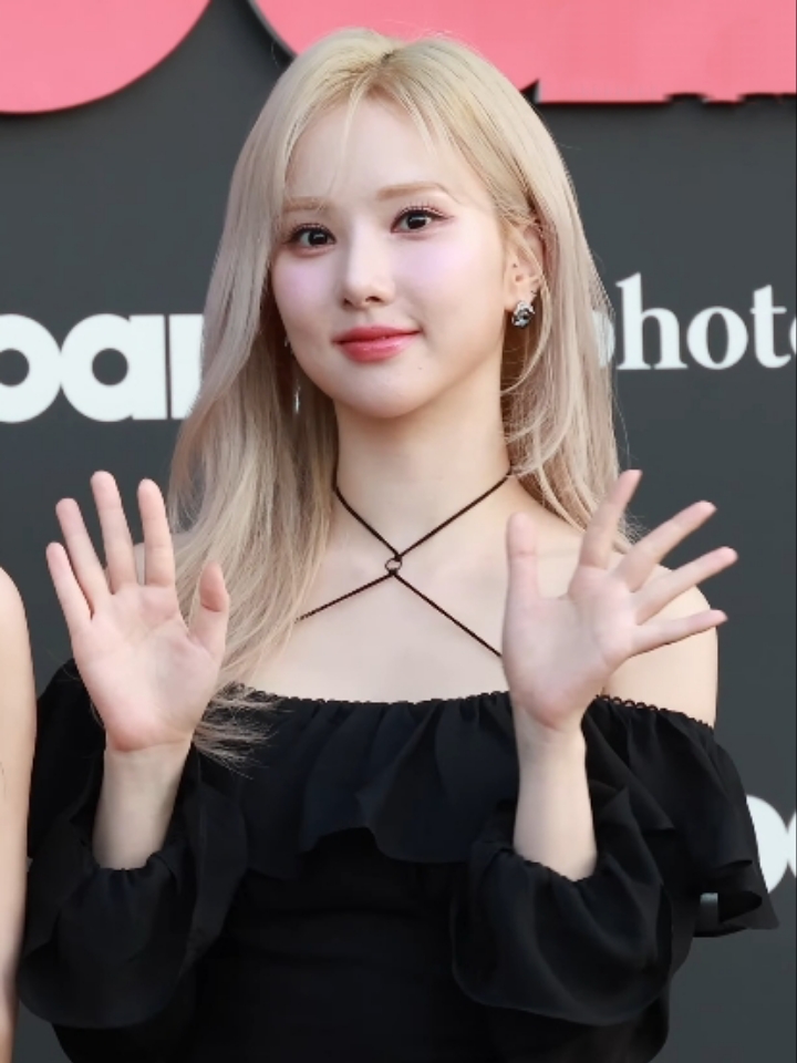 Eunha, Chanteur