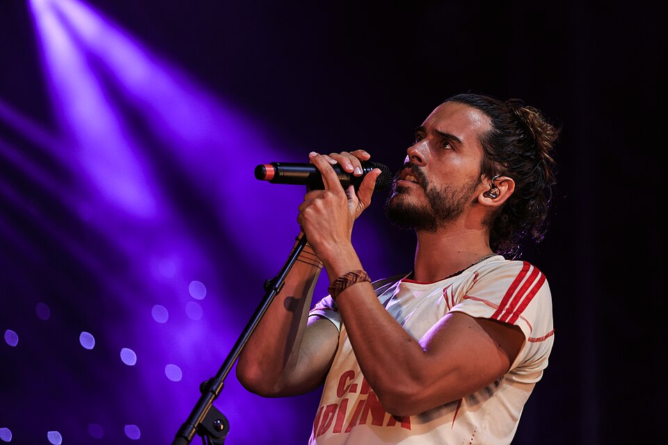 Flo Delavega, Chanteur