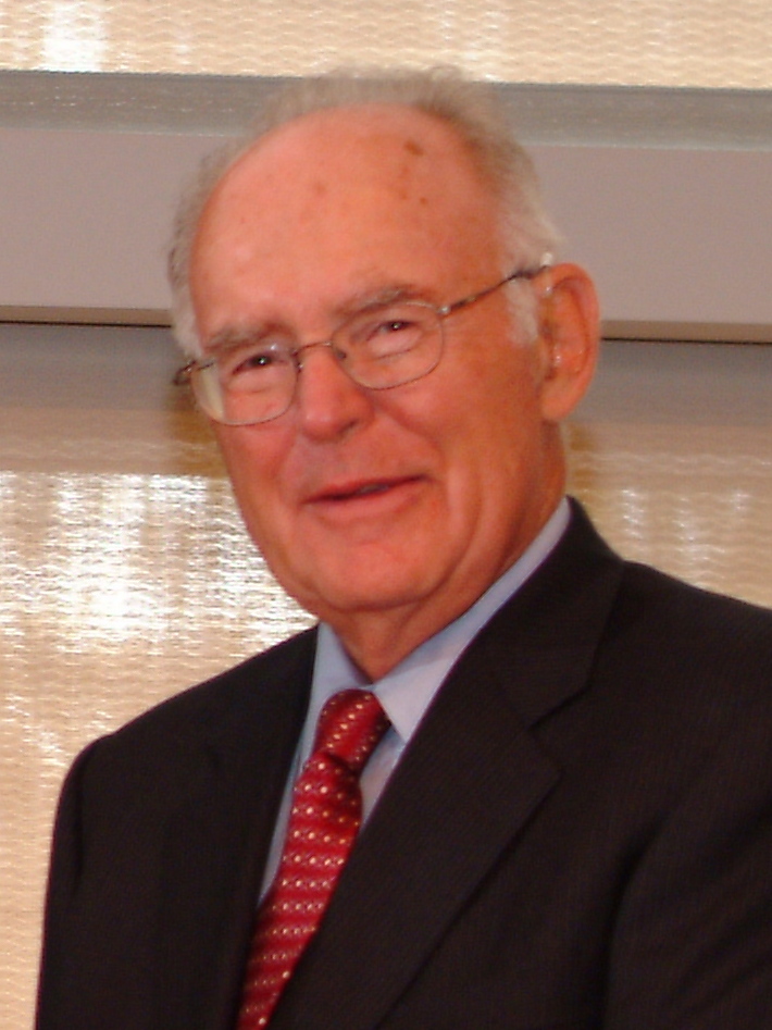 Gordon Earle Moore, Scientifique