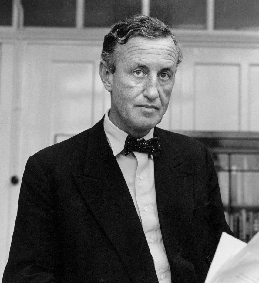 Ian Fleming, Écrivain