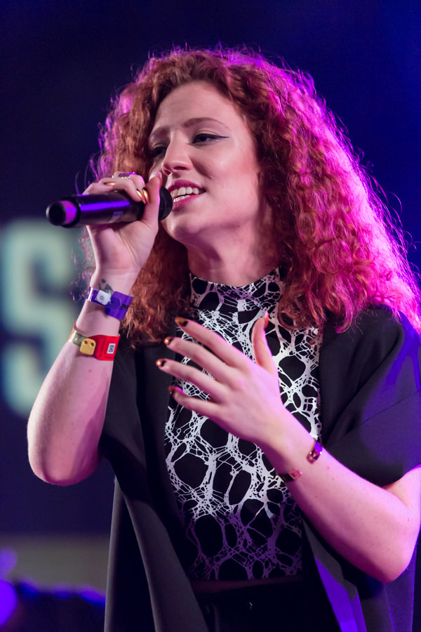 Jess Glynne, Chanteur