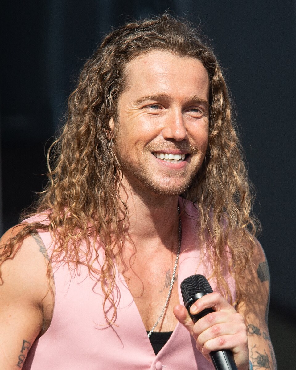 Julien Doré, Chanteur