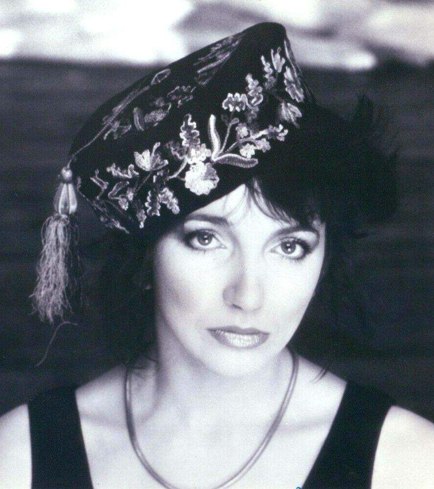 Kate Bush, Chanteur
