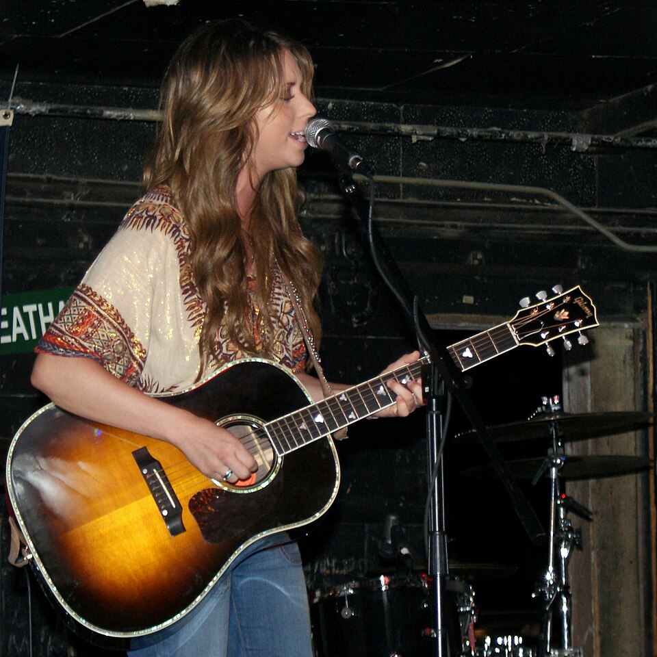 Kylie Rae Harris, Chanteur