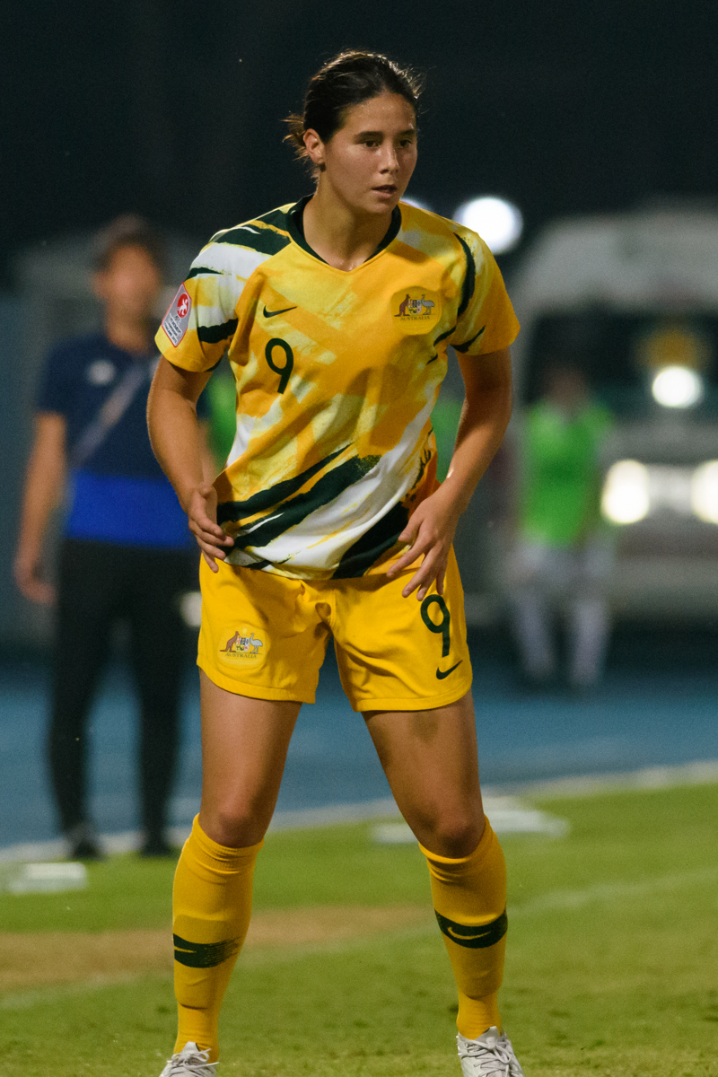 Kyra Cooney-Cross, Footballeur