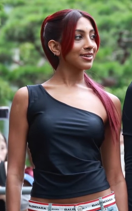 Lara Raj, Chanteur