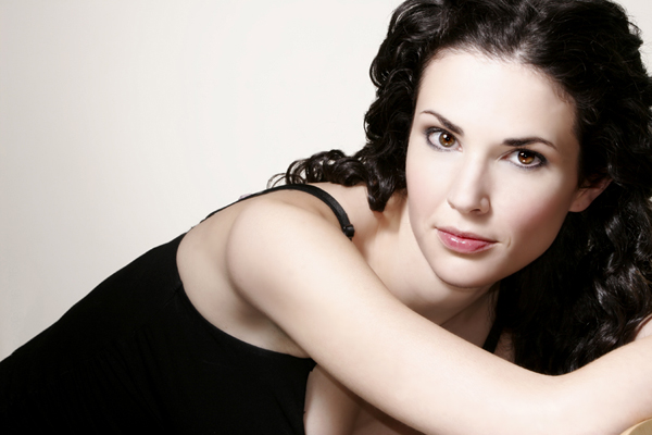 Laura Mennell, Acteur