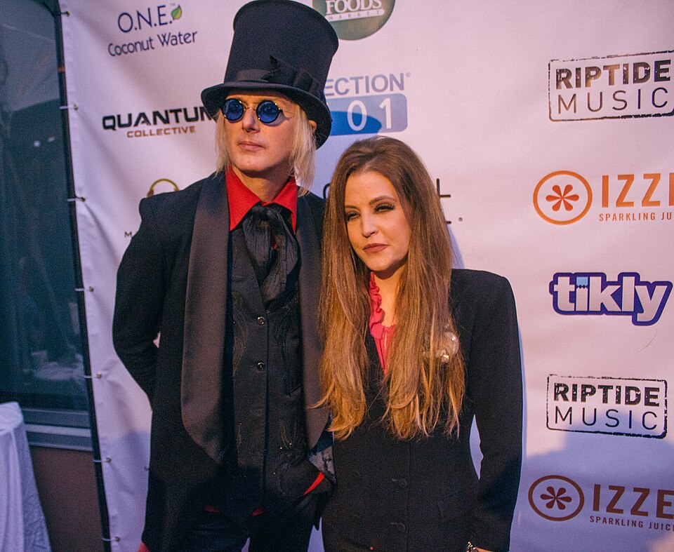 Lisa Marie Presley, Chanteur