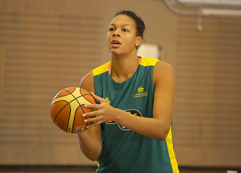 Liz Cambage, Basketteur
