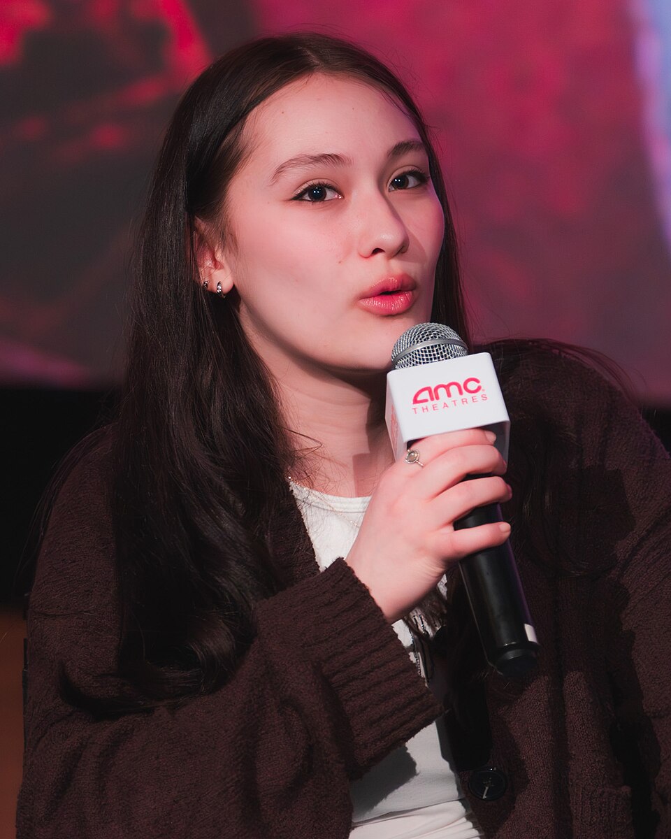Lola Tung, Acteur