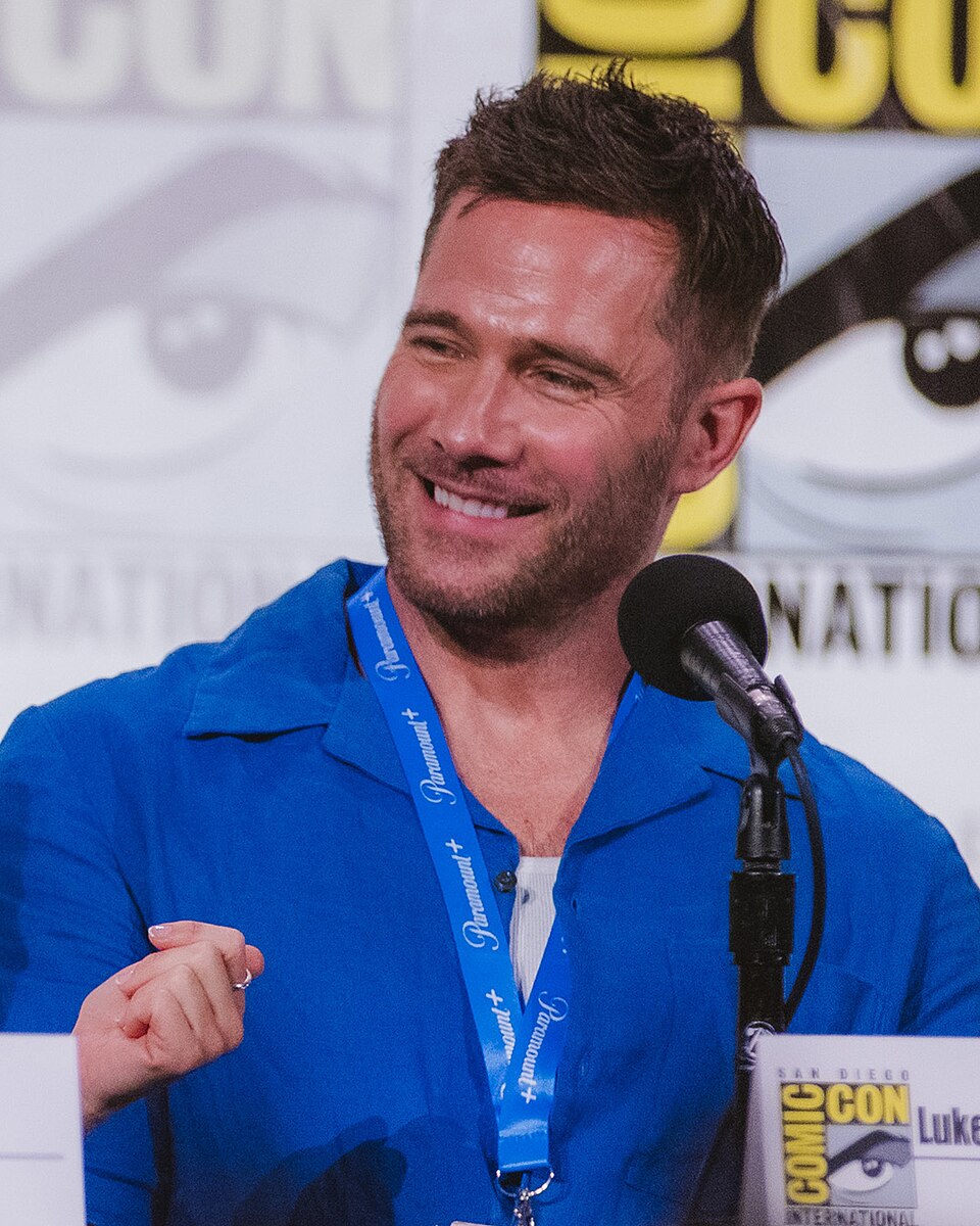 Luke Macfarlane, Acteur