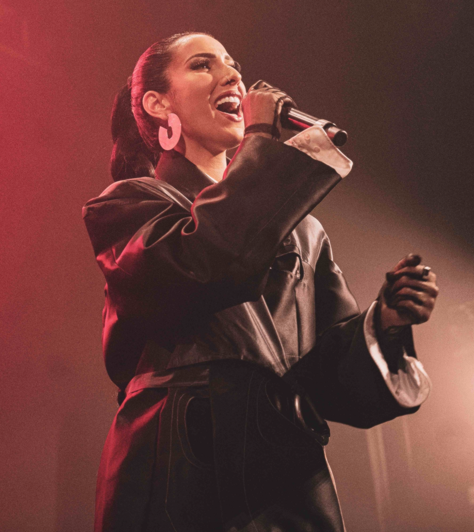 Lyna Mahyem, Chanteur