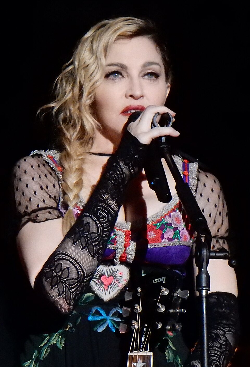 Madonna, Chanteur