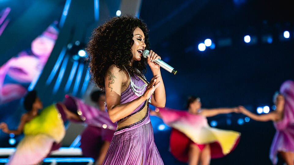 Melanie Brown, Chanteur