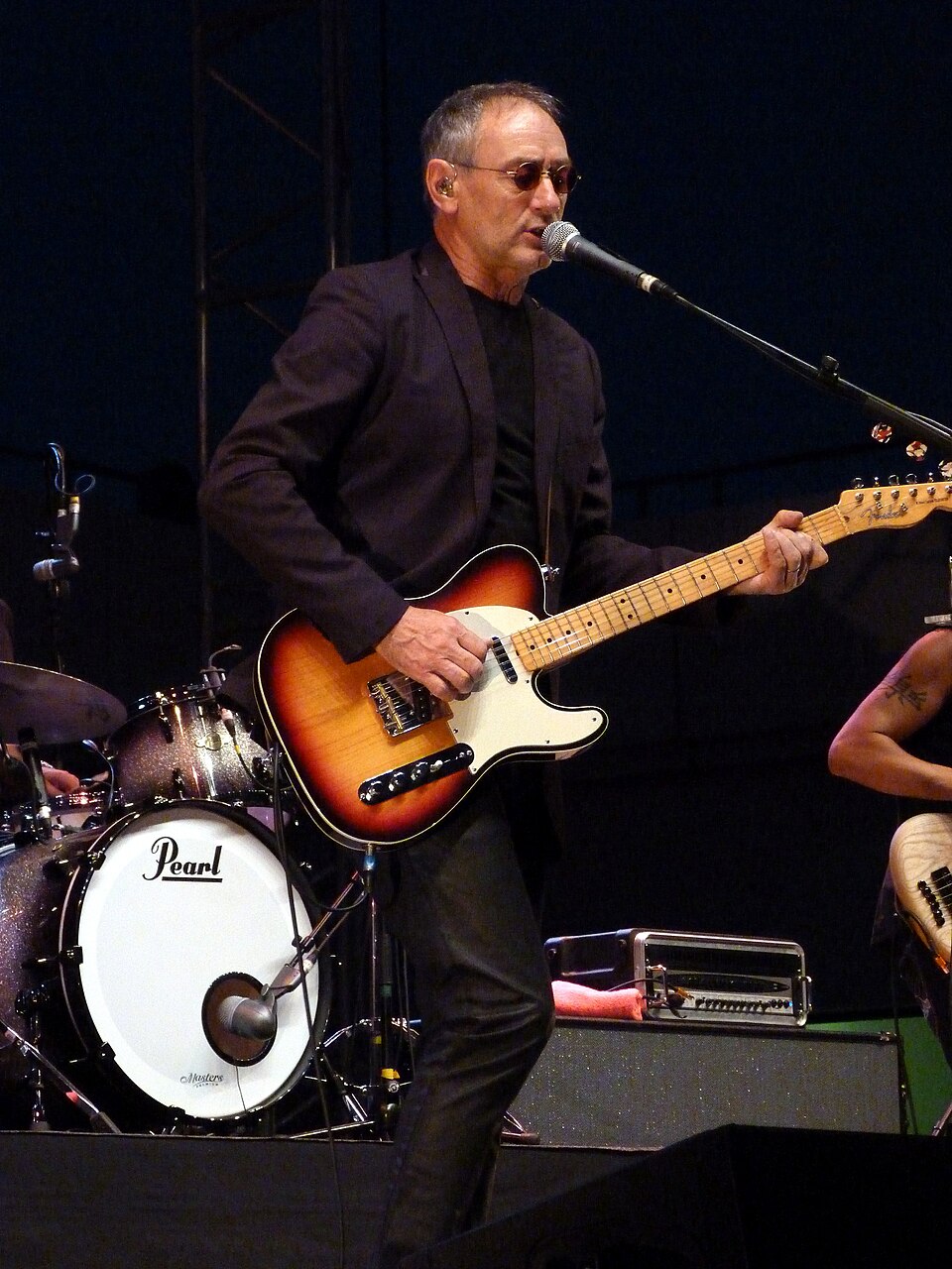 Michael Jones, Chanteur