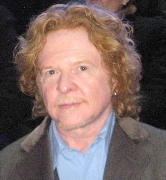Mick Hucknall, Chanteur