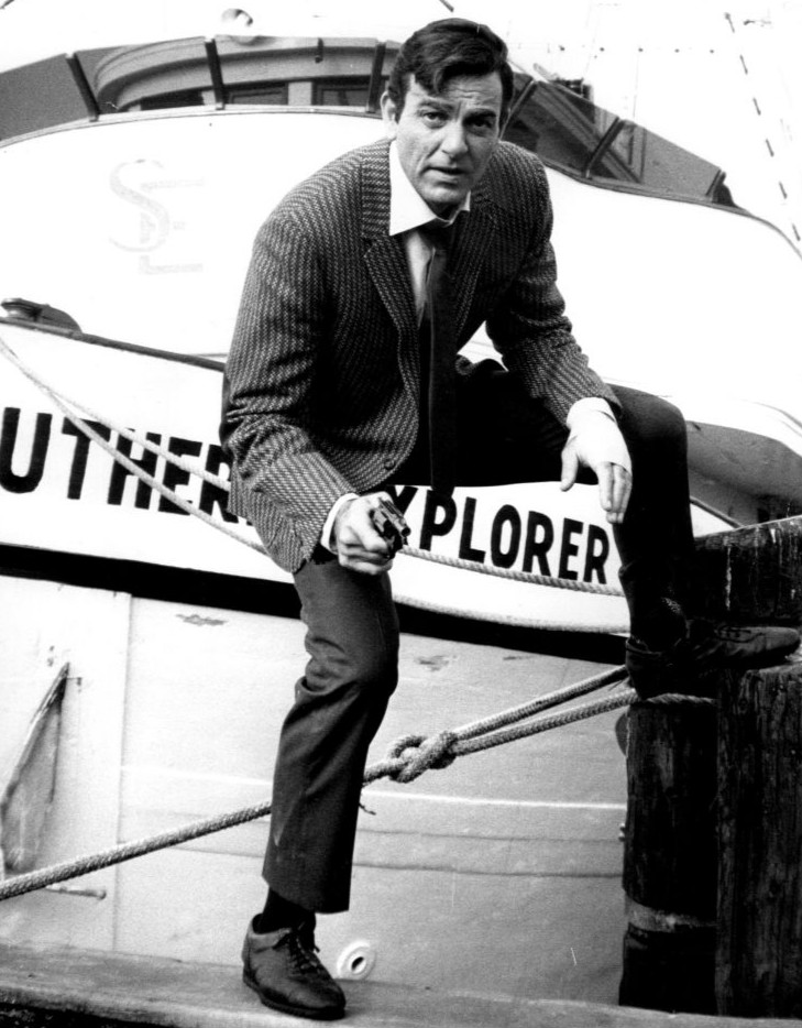 Mike Connors, Acteur