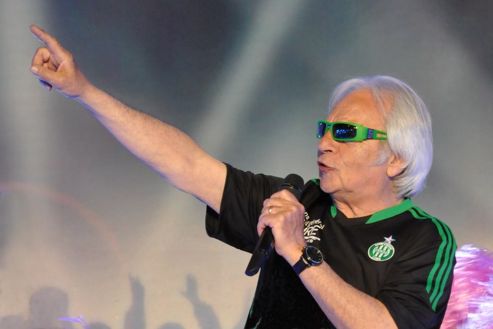 Monty, Chanteur