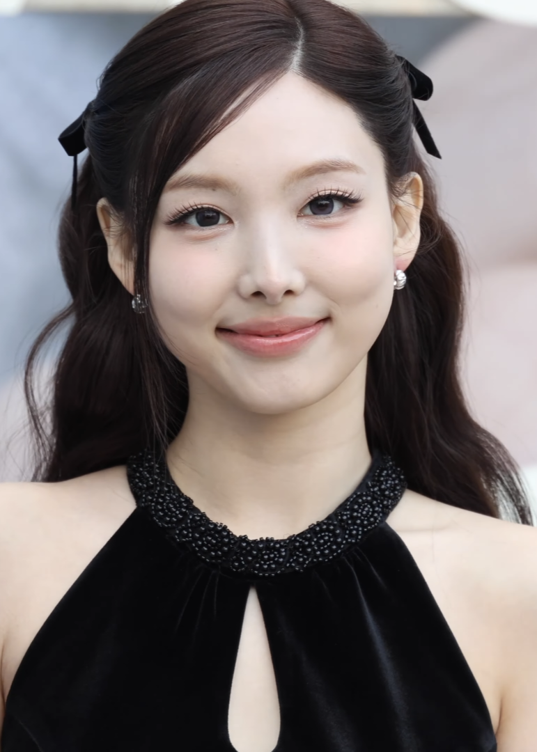 Nayeon, Chanteur