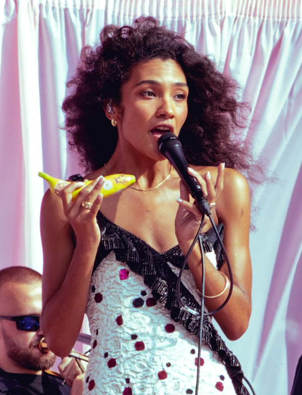 Olivia Dean, Chanteur