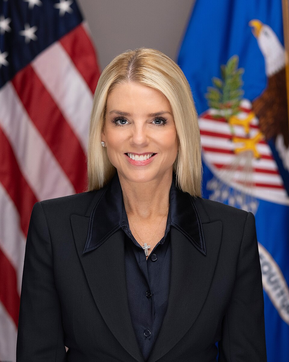 Pam Bondi, Personnalité politique