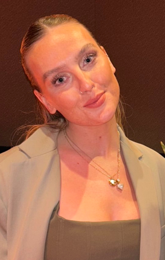 Perrie Edwards, Chanteur