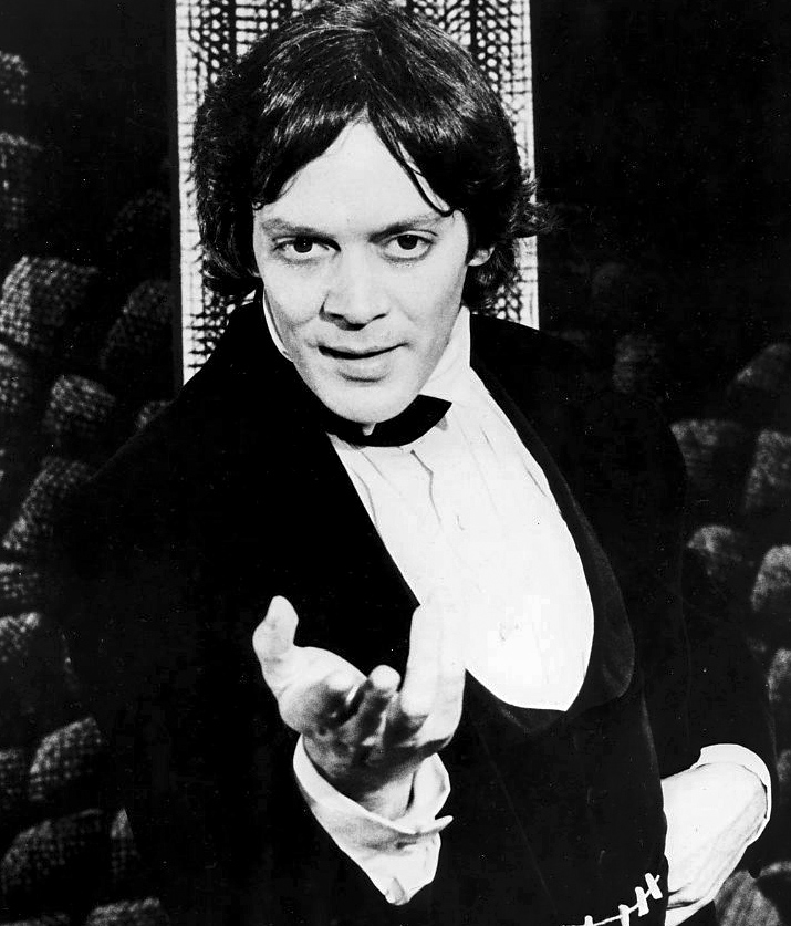 Raúl Juliá, Acteur
