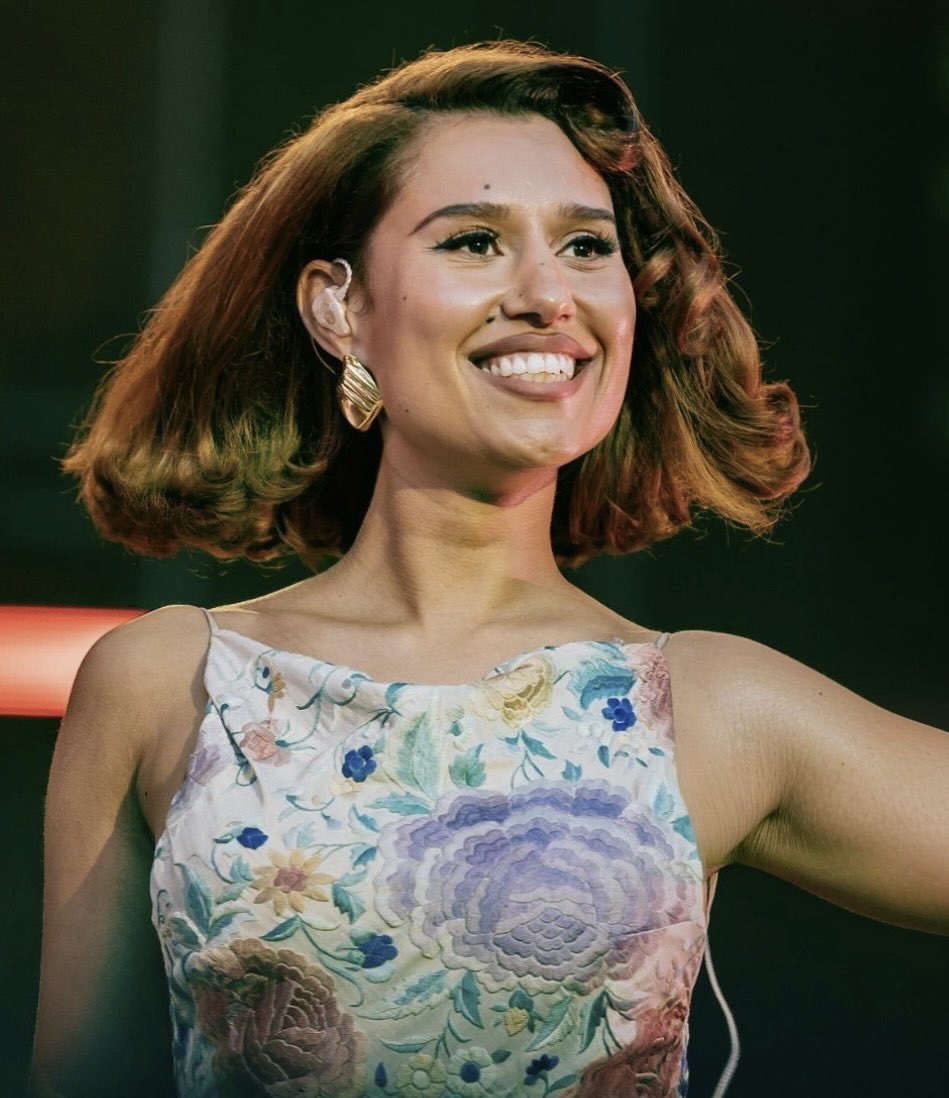Raye, Chanteur