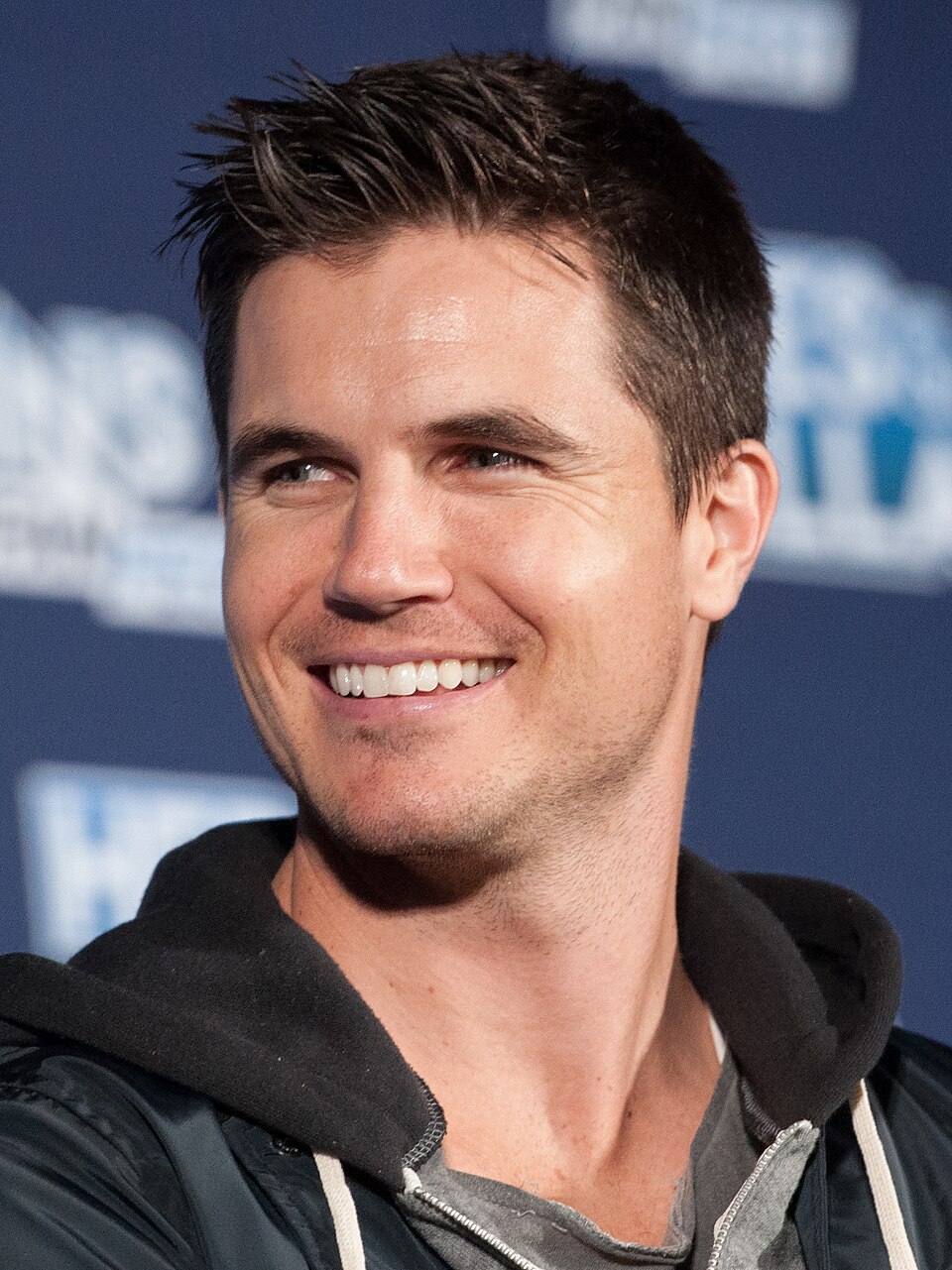 Robbie Amell, Acteur
