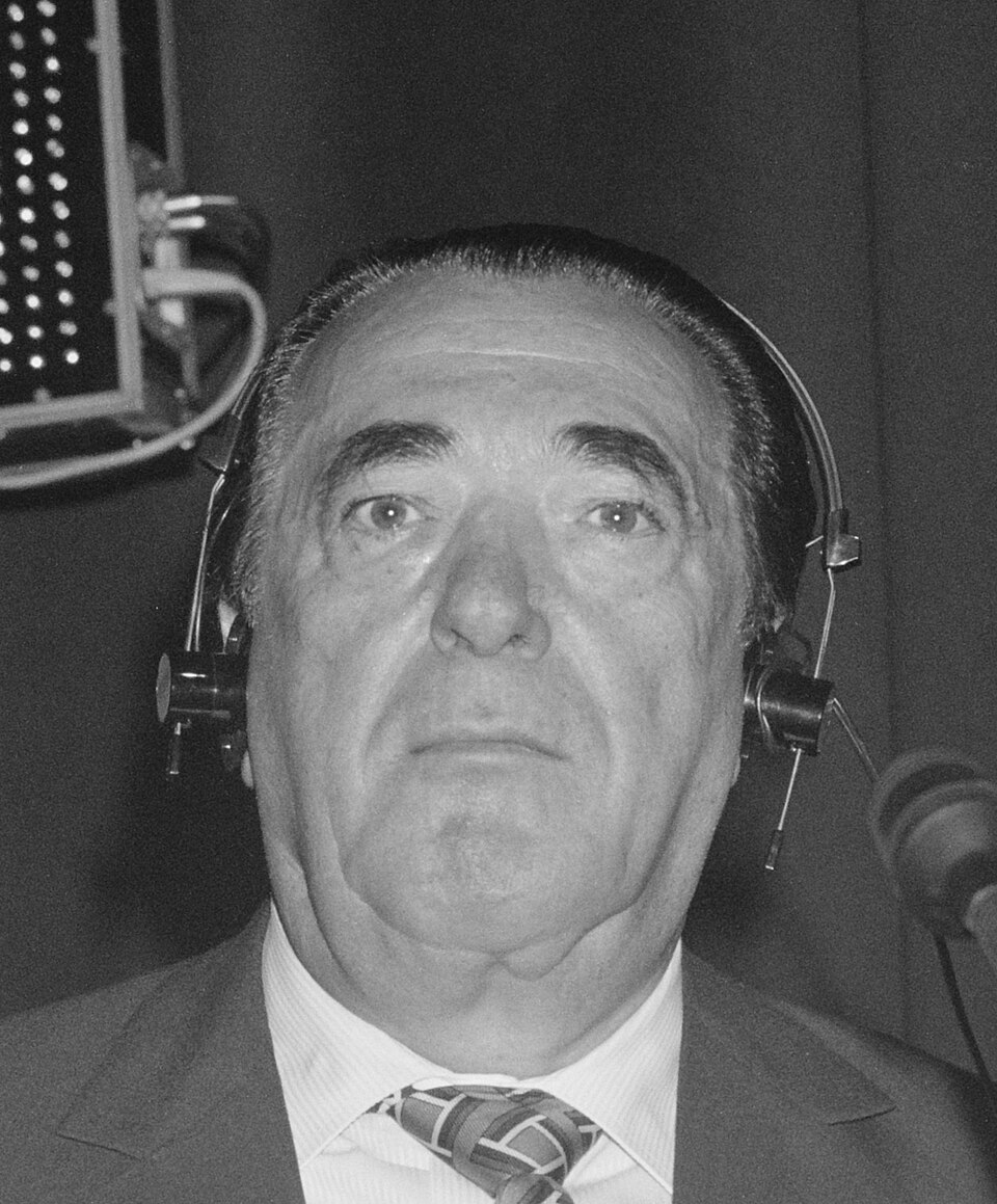 Robert Maxwell, Entrepreneur