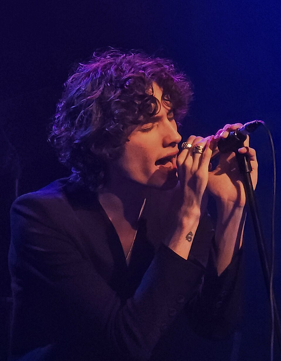 sombr, Chanteur