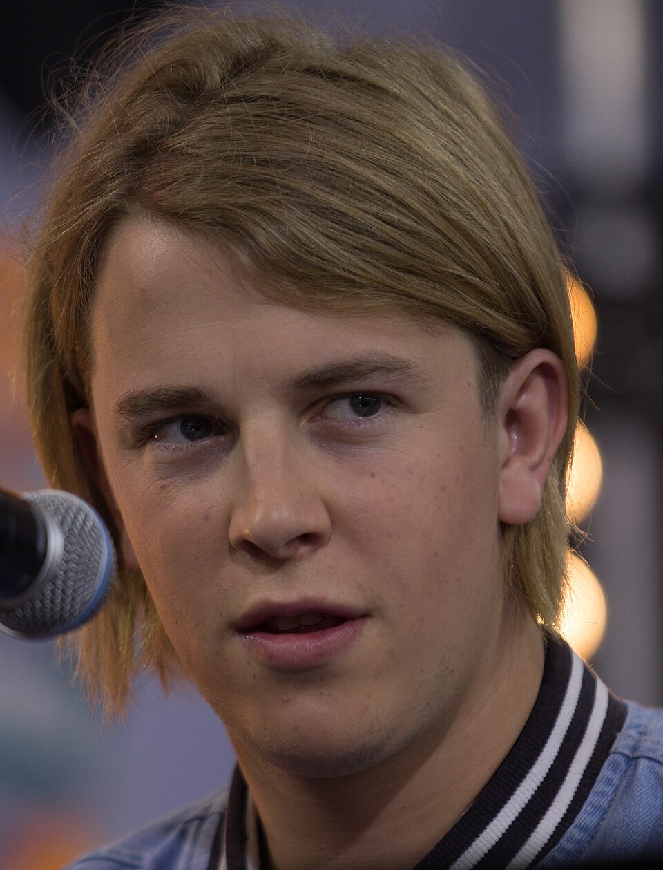 Tom Odell, Chanteur