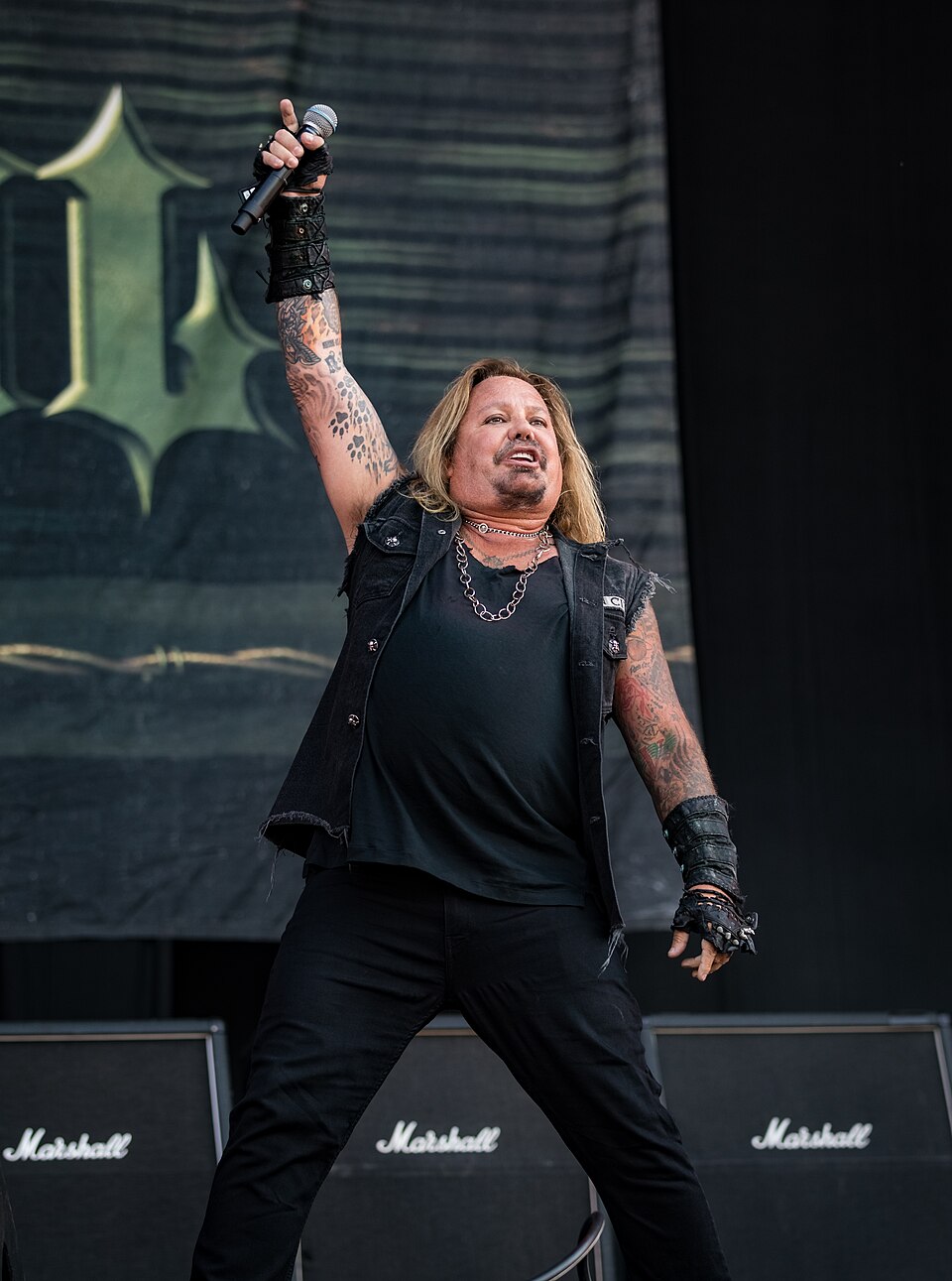 Vince Neil, Chanteur