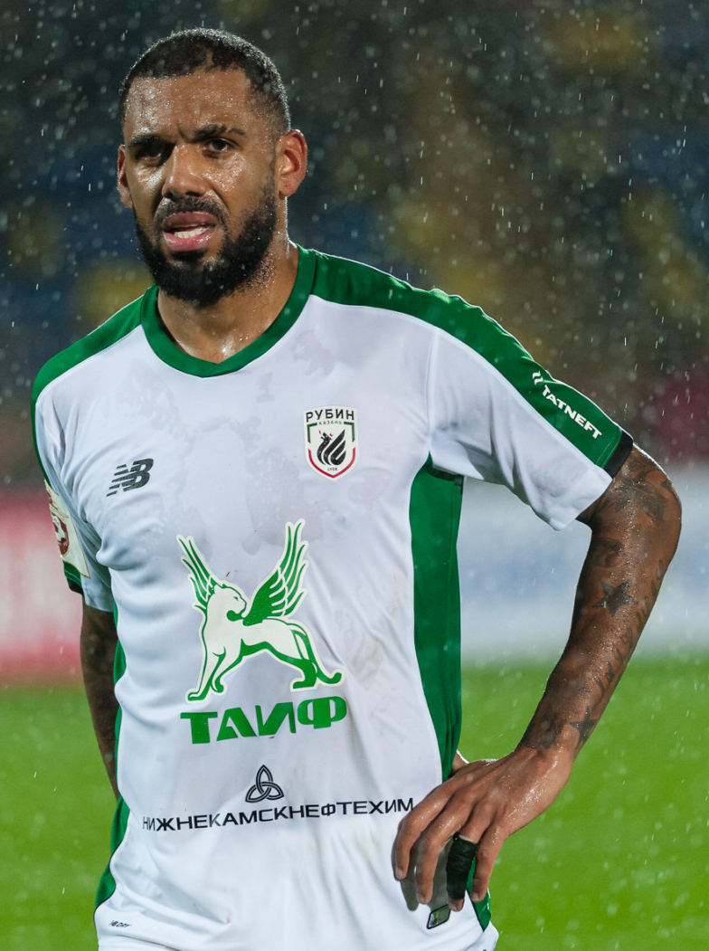 Yann M'Vila, Footballeur