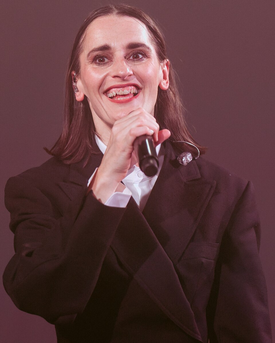 Yelle, Chanteur