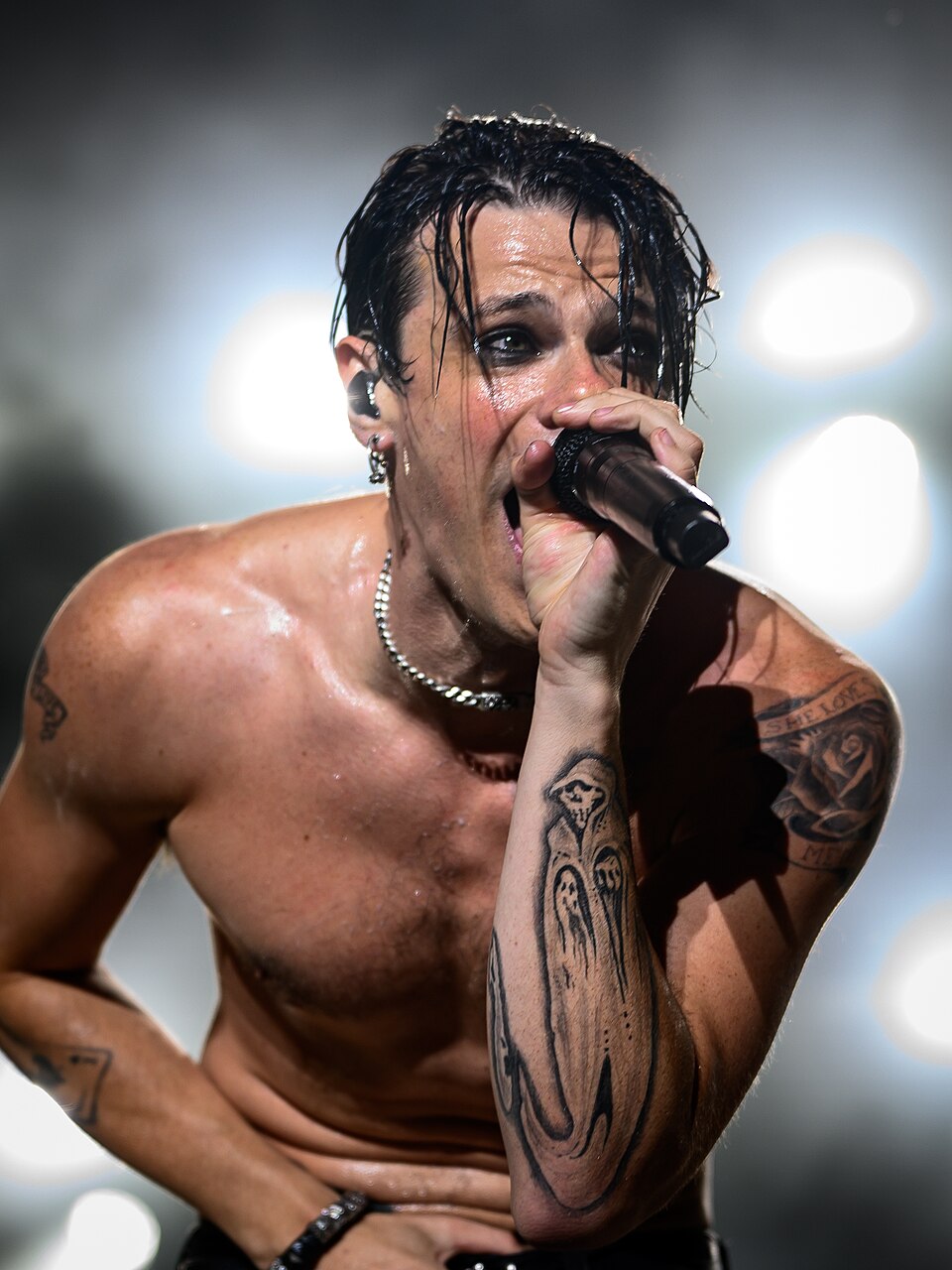 Yungblud, Chanteur
